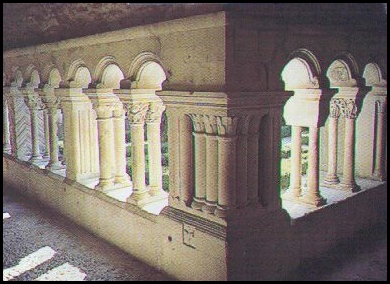 Clo�tre de la Cath�drale Notre-Dame de Nazareth